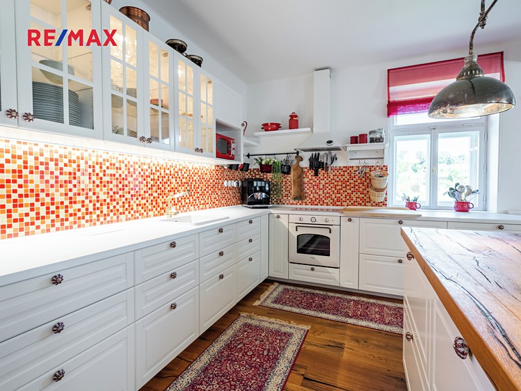 Pronájem rodinného domu 310 m², pozemek 1 227 m² - foto 7