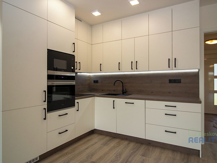 Pronájem rodinného domu 130 m², pozemek 277 m² - foto 1