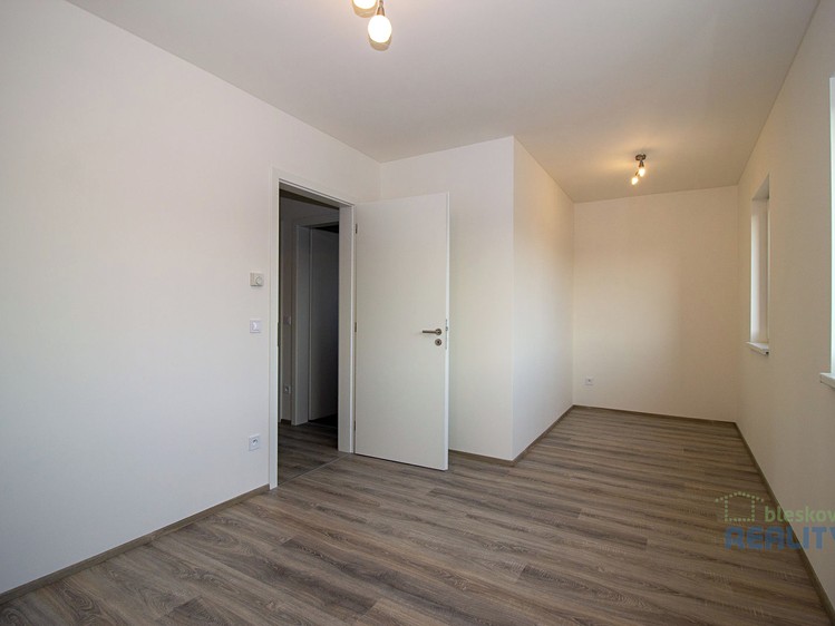 Pronájem rodinného domu 130 m², pozemek 277 m² - foto 8