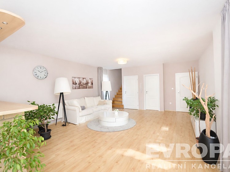 Pronájem  rodinného domu 170 m², pozemek 685 m² - foto 3