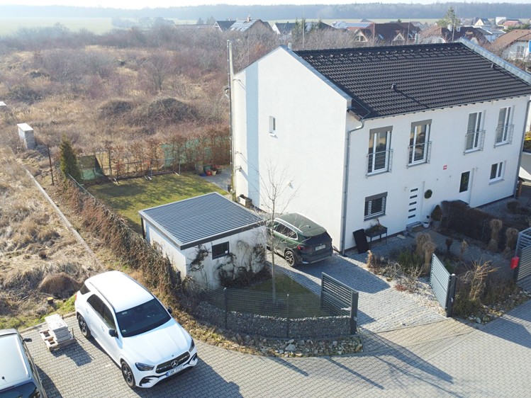 Pronájem rodinného domu 94 m², pozemek 300 m² - foto 1