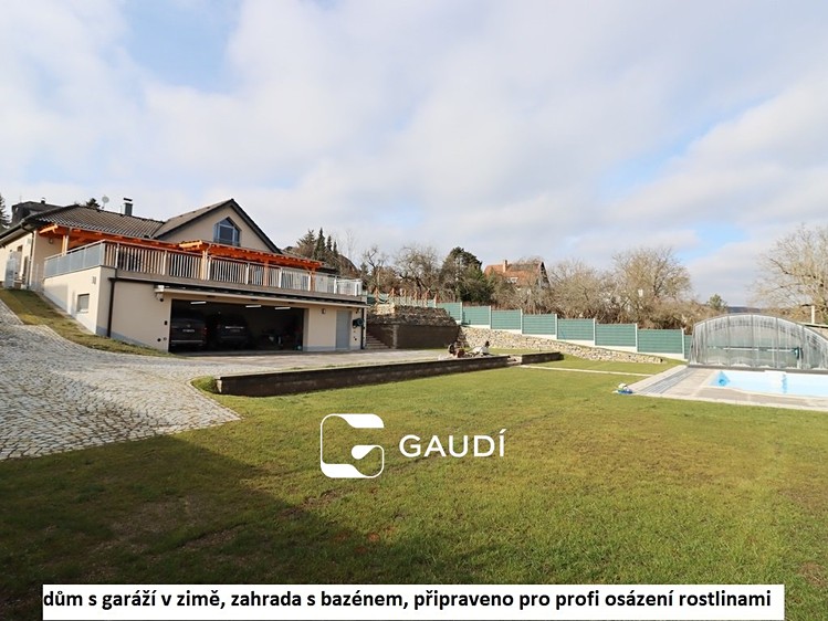 Pronájem rodinného domu 200 m², pozemek 1 629 m² - foto 1