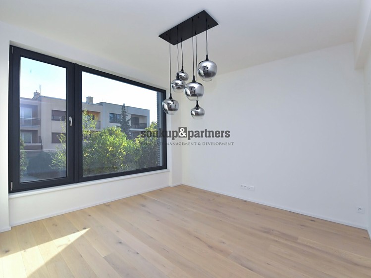 Pronájem rodinného domu 220 m², pozemek 132 m² - foto 8