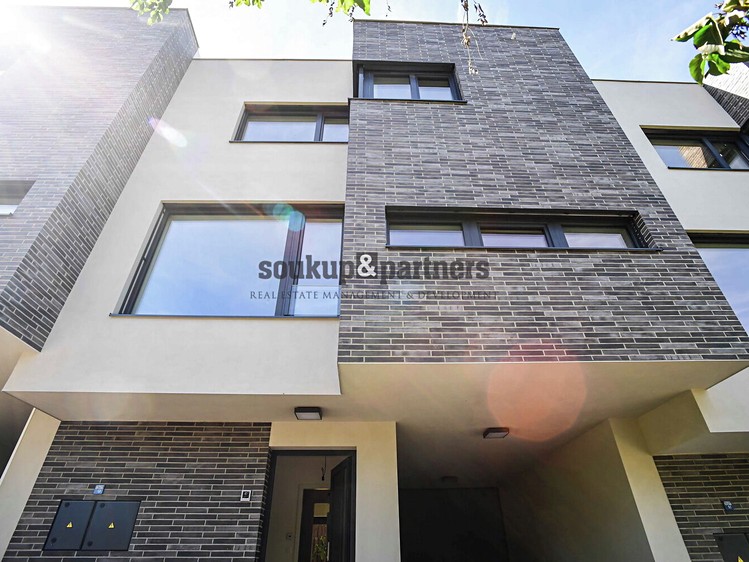 Pronájem rodinného domu 220 m², pozemek 132 m² - foto 5