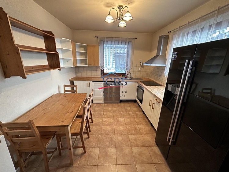 Pronájem rodinného domu 210 m², pozemek 549 m² - foto 2