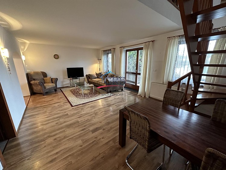 Pronájem rodinného domu 210 m², pozemek 549 m² - foto 4