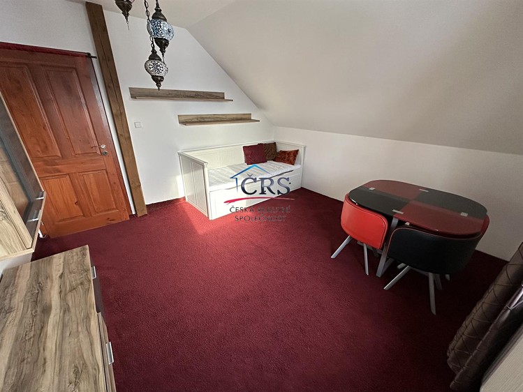 Pronájem rodinného domu 210 m², pozemek 549 m² - foto 8