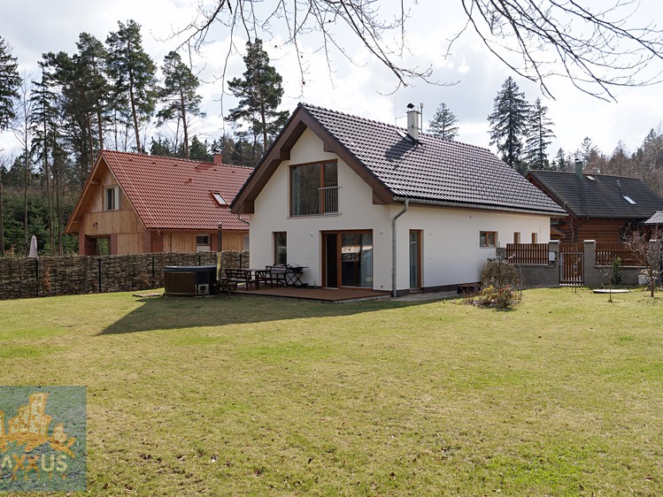 Pronájem rodinného domu 160 m², pozemek 926 m² - foto 1