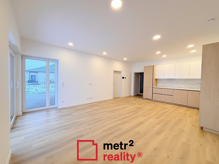 Pronájem rodinného domu 97 m², pozemek 733 m² - foto 2