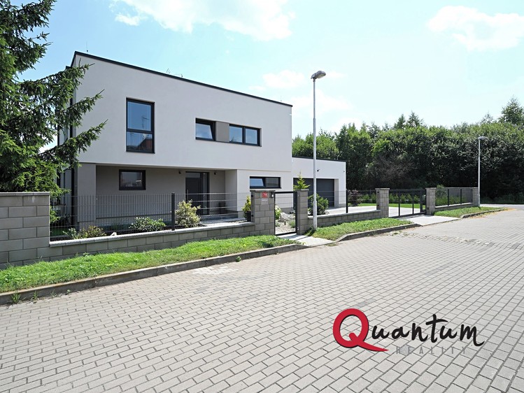 Pronájem rodinného domu 250 m², pozemek 952 m² - foto 2
