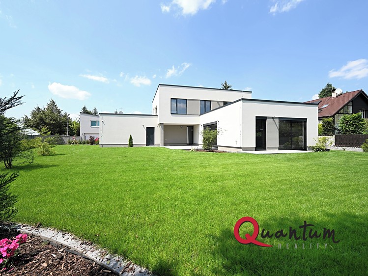 Pronájem rodinného domu 250 m², pozemek 952 m² - foto 3