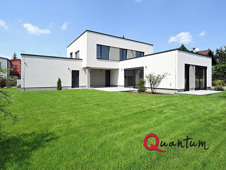 Pronájem rodinného domu 250 m², pozemek 952 m² - foto 1