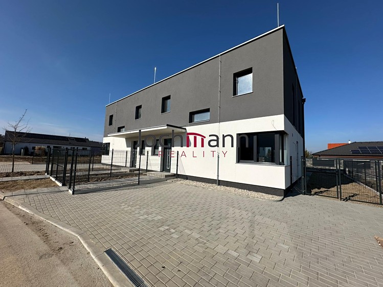 Pronájem rodinného domu 112 m², pozemek 300 m² - foto 1