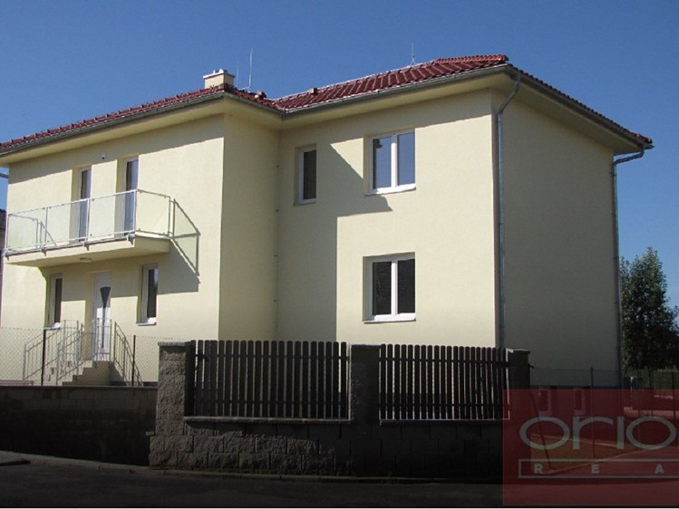 Pronájem rodinného domu 280 m², pozemek 822 m² - foto 3