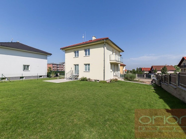 Pronájem rodinného domu 280 m², pozemek 822 m² - foto 8