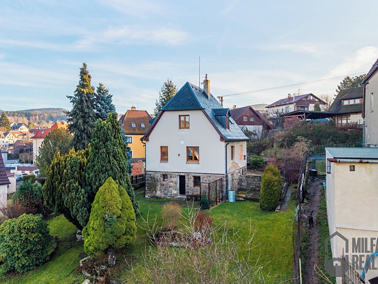 Pronájem rodinného domu 140 m², pozemek 1 018 m² - foto 1