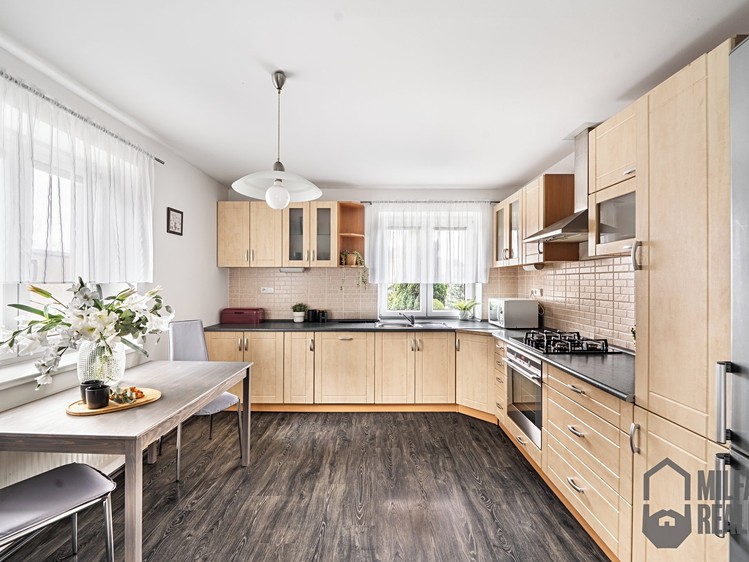 Pronájem rodinného domu 140 m², pozemek 1 018 m² - foto 3