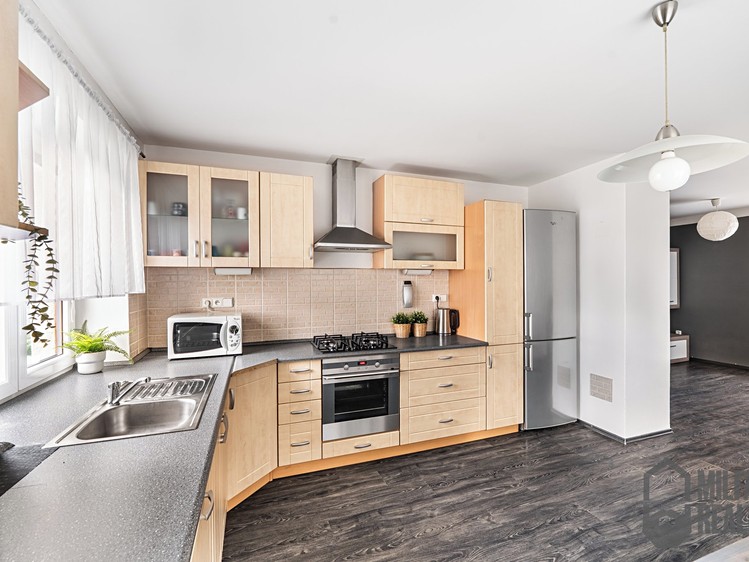 Pronájem rodinného domu 140 m², pozemek 1 018 m² - foto 5