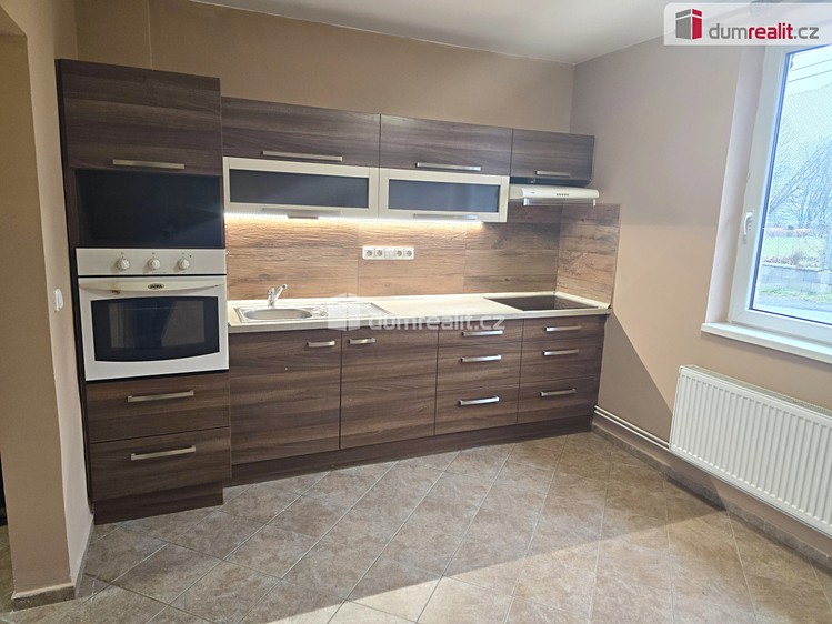 Pronájem rodinného domu 170 m², pozemek 660 m² - foto 2