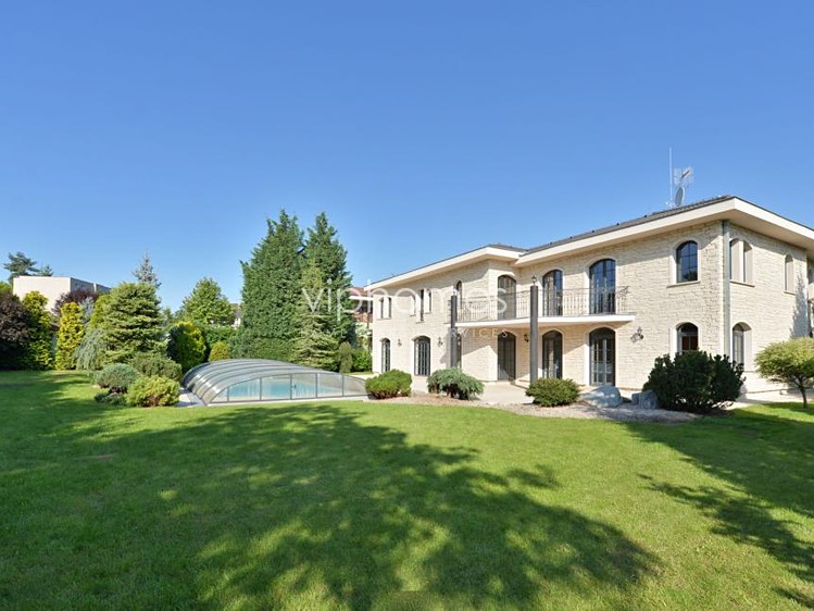 Pronájem vily 400 m², pozemek 1 213 m² - foto 1