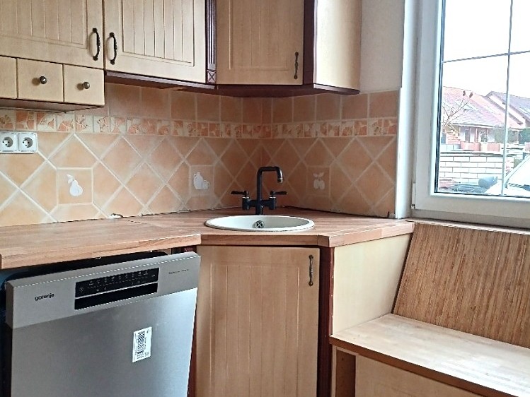 Pronájem rodinného domu 90 m², pozemek 129 m² - foto 2