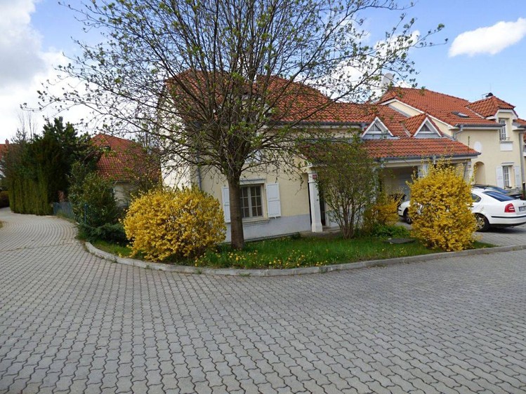 Pronájem rodinného domu 234 m², pozemek 343 m² - foto 1