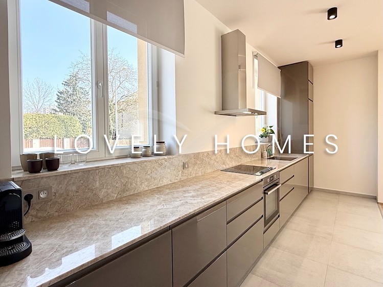 Pronájem rodinného domu 210 m², pozemek 1 100 m² - foto 5