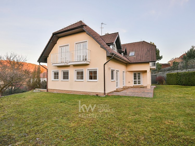Pronájem  rodinného domu 251 m², pozemek 1 018 m² - foto 3