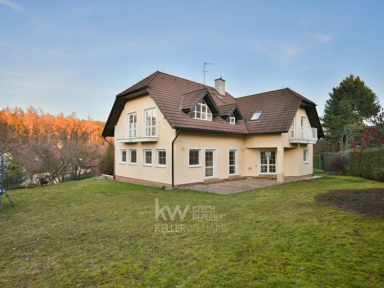 Pronájem  rodinného domu 251 m², pozemek 1 018 m² - foto 4