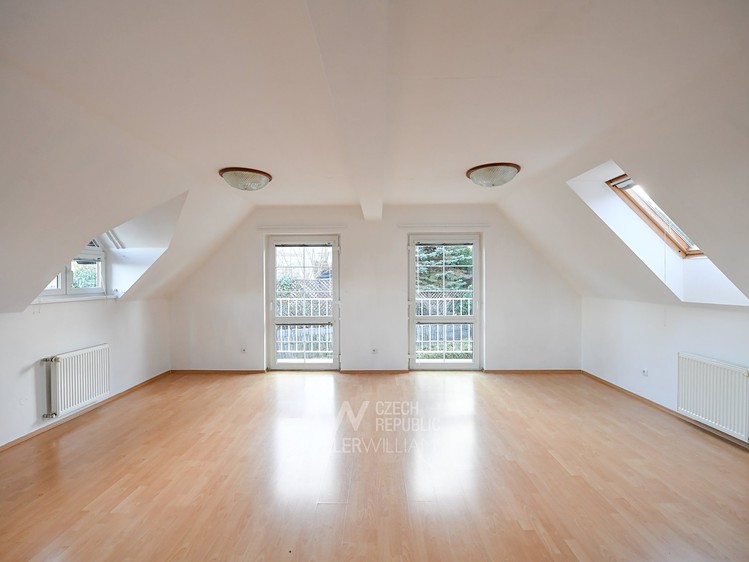 Pronájem  rodinného domu 251 m², pozemek 1 018 m² - foto 6