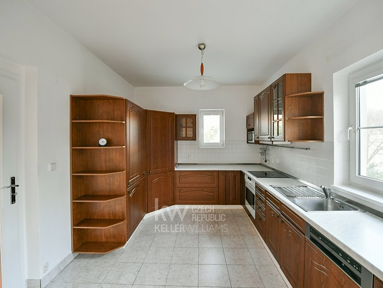 Pronájem  rodinného domu 251 m², pozemek 1 018 m² - foto 5