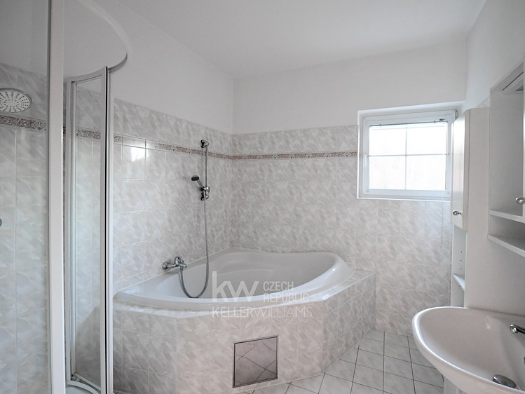 Pronájem  rodinného domu 251 m², pozemek 1 018 m² - foto 7