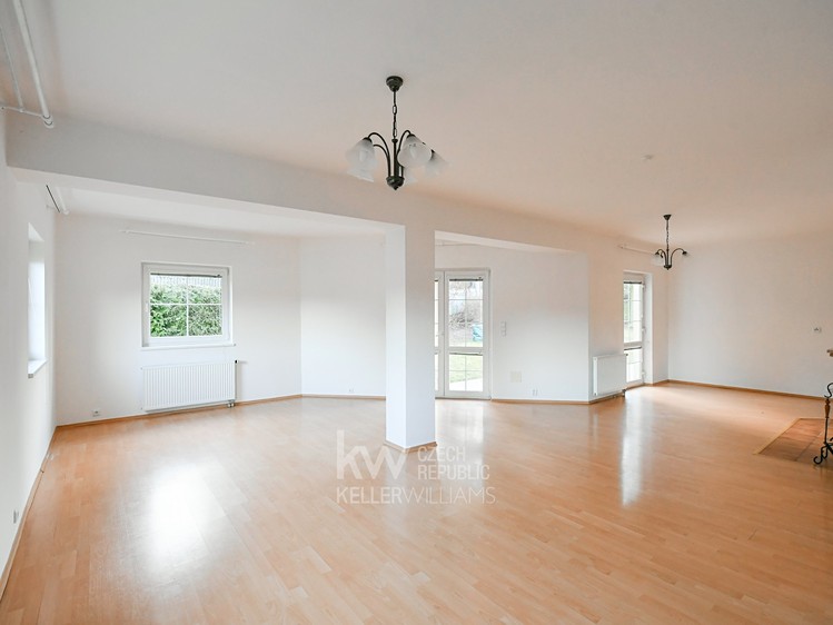 Pronájem  rodinného domu 251 m², pozemek 1 018 m² - foto 8