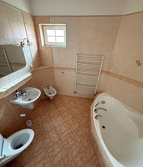 Pronájem rodinného domu 145 m², pozemek 1 049 m² - foto 7