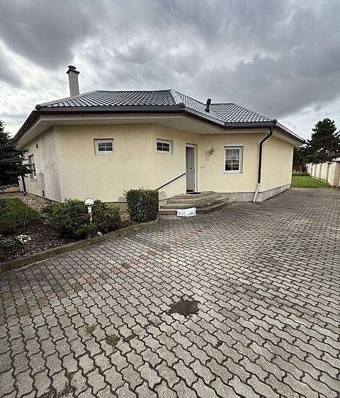 Pronájem rodinného domu 145 m², pozemek 1 049 m² - foto 6