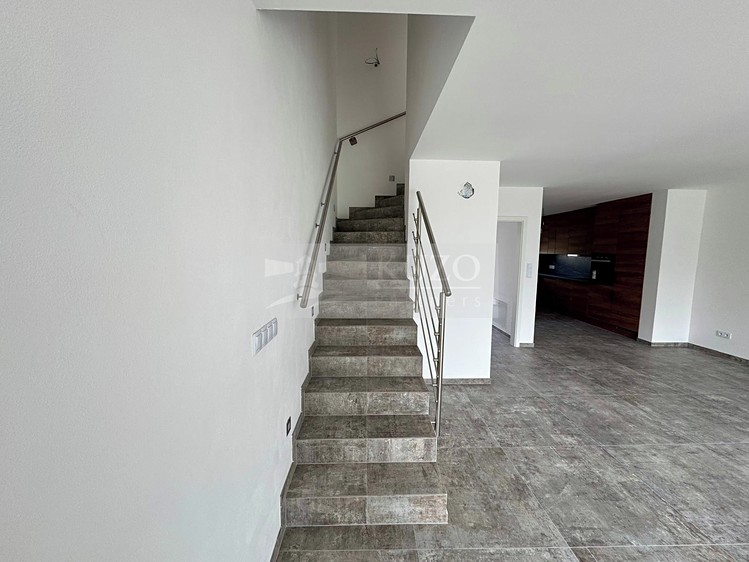 Pronájem  rodinného domu 166 m², pozemek 99 m² - foto 8