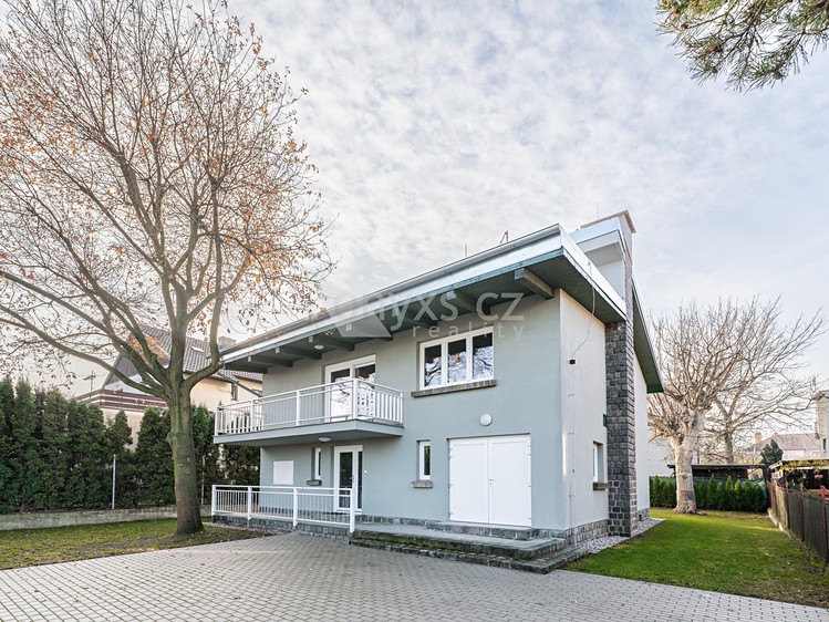 Pronájem rodinného domu 240 m², pozemek 492 m² - foto 1