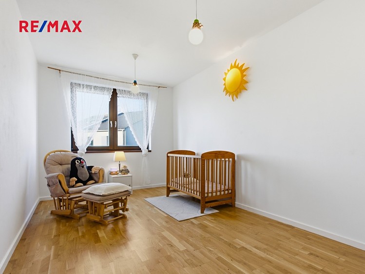 Pronájem rodinného domu 240 m², pozemek 278 m² - foto 3