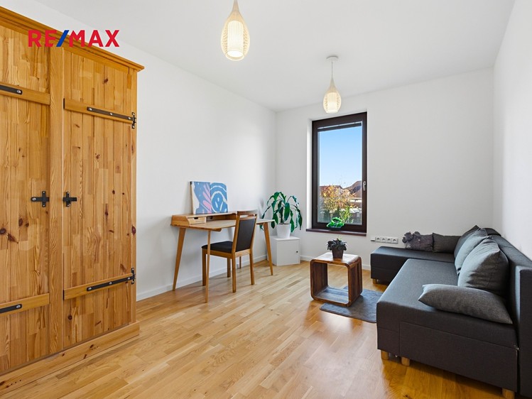 Pronájem rodinného domu 240 m², pozemek 278 m² - foto 4