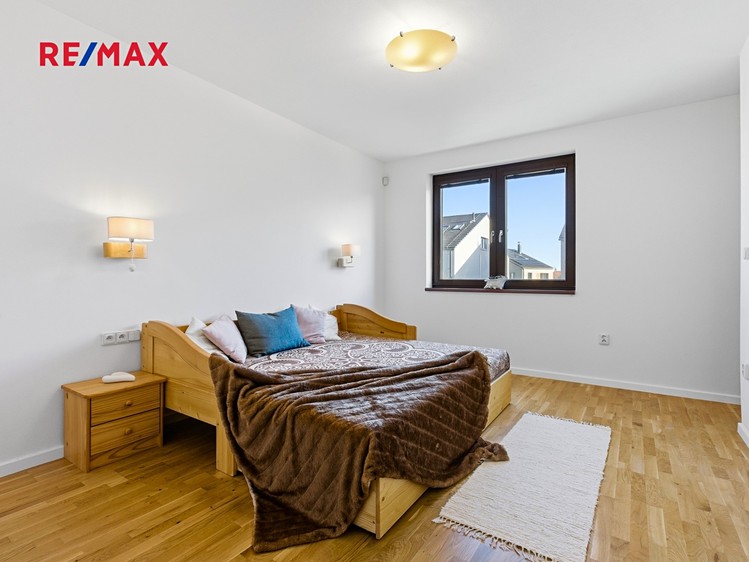 Pronájem rodinného domu 240 m², pozemek 278 m² - foto 2