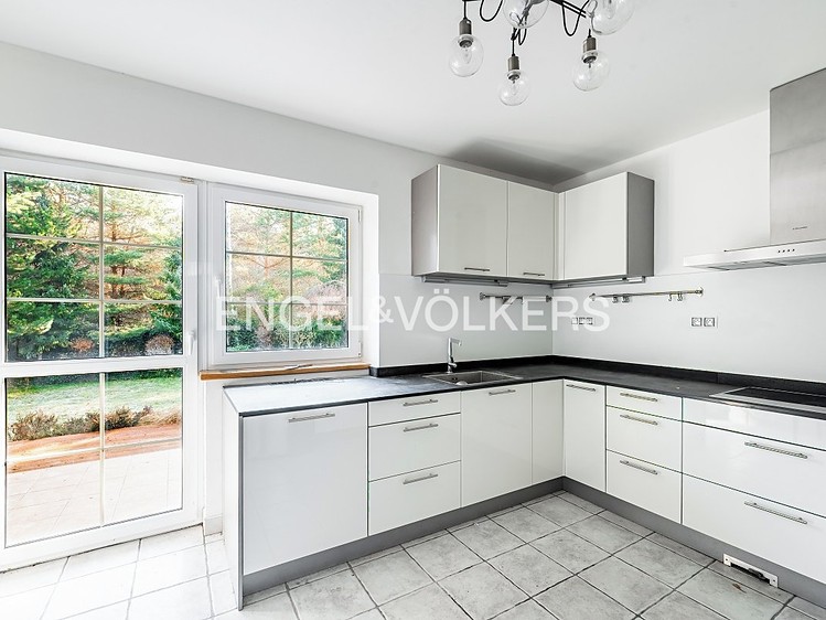 Pronájem rodinného domu 403 m², pozemek 999 m² - foto 2