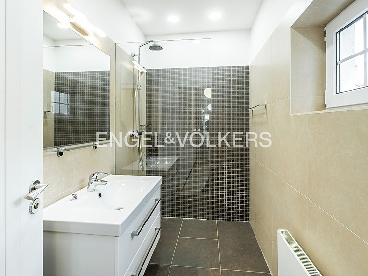 Pronájem rodinného domu 403 m², pozemek 999 m² - foto 7