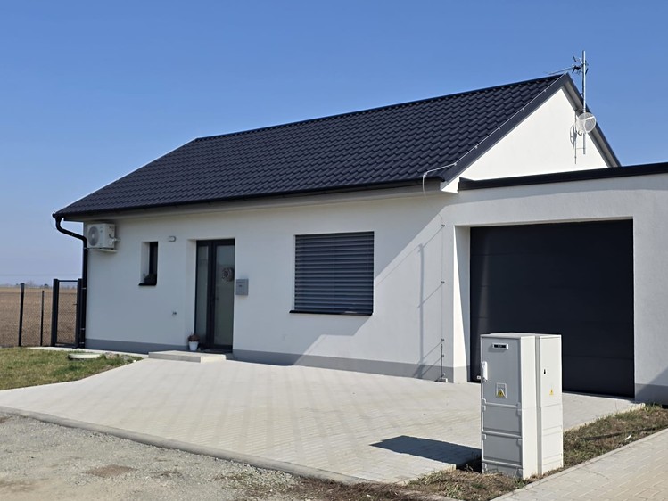 Pronájem rodinného domu 120 m², pozemek 470 m² - foto 1