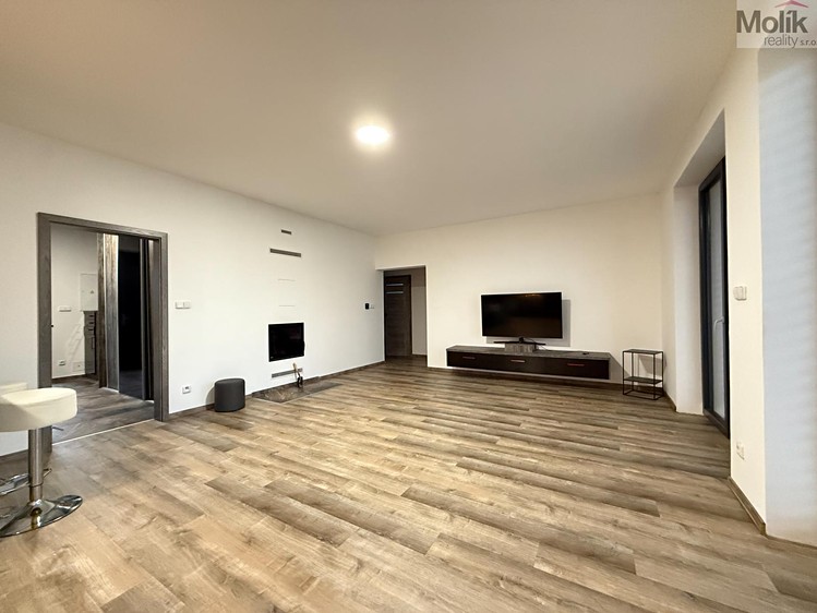 Pronájem rodinného domu 114 m², pozemek 864 m² - foto 4
