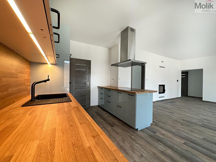 Pronájem rodinného domu 114 m², pozemek 864 m² - foto 3