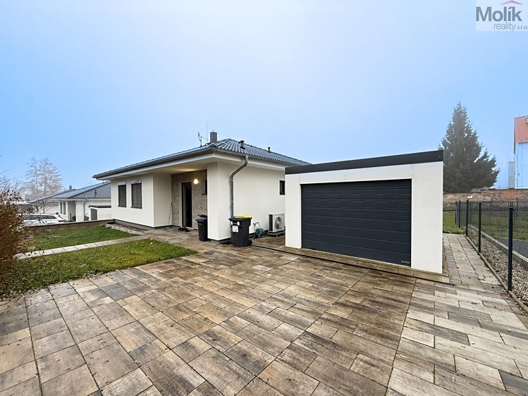 Pronájem rodinného domu 114 m², pozemek 864 m² - foto 1