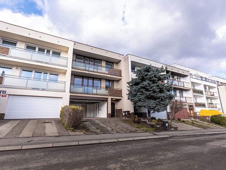 Pronájem rodinného domu 200 m², pozemek 434 m² - foto 1