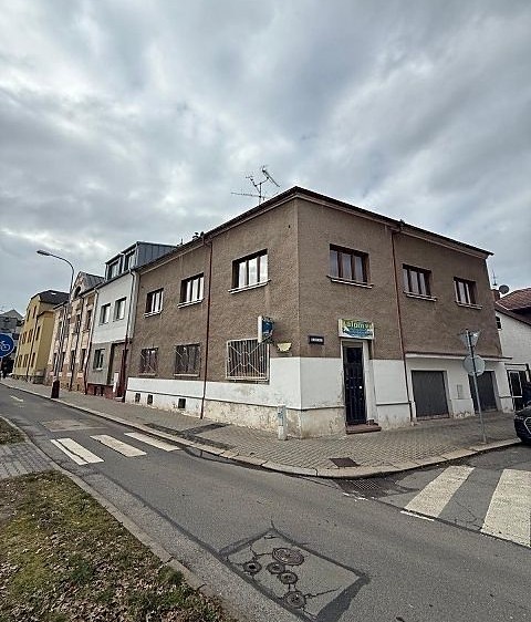 Pronájem vícegeneračního domu 490 m², pozemek 306 m² - foto 1