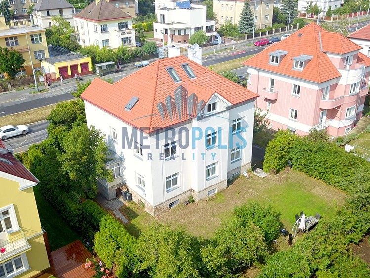 Pronájem rodinného domu 241 m², pozemek 150 m² - foto 2