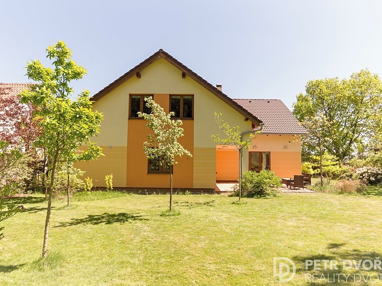 Pronájem rodinného domu 176 m², pozemek 1 209 m² - foto 3